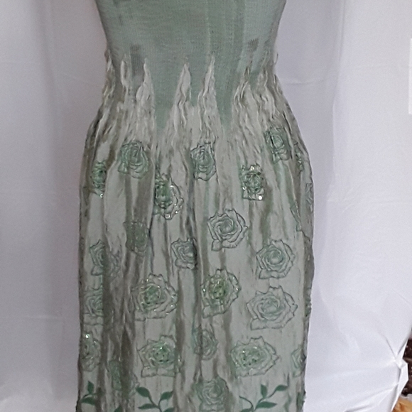 Dress - Picture 4 of 4